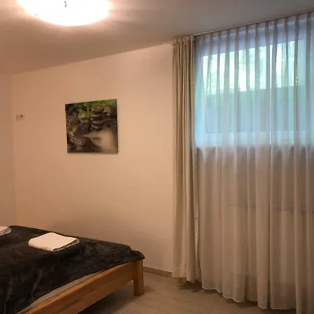 Haus Ischia Апартаменты *